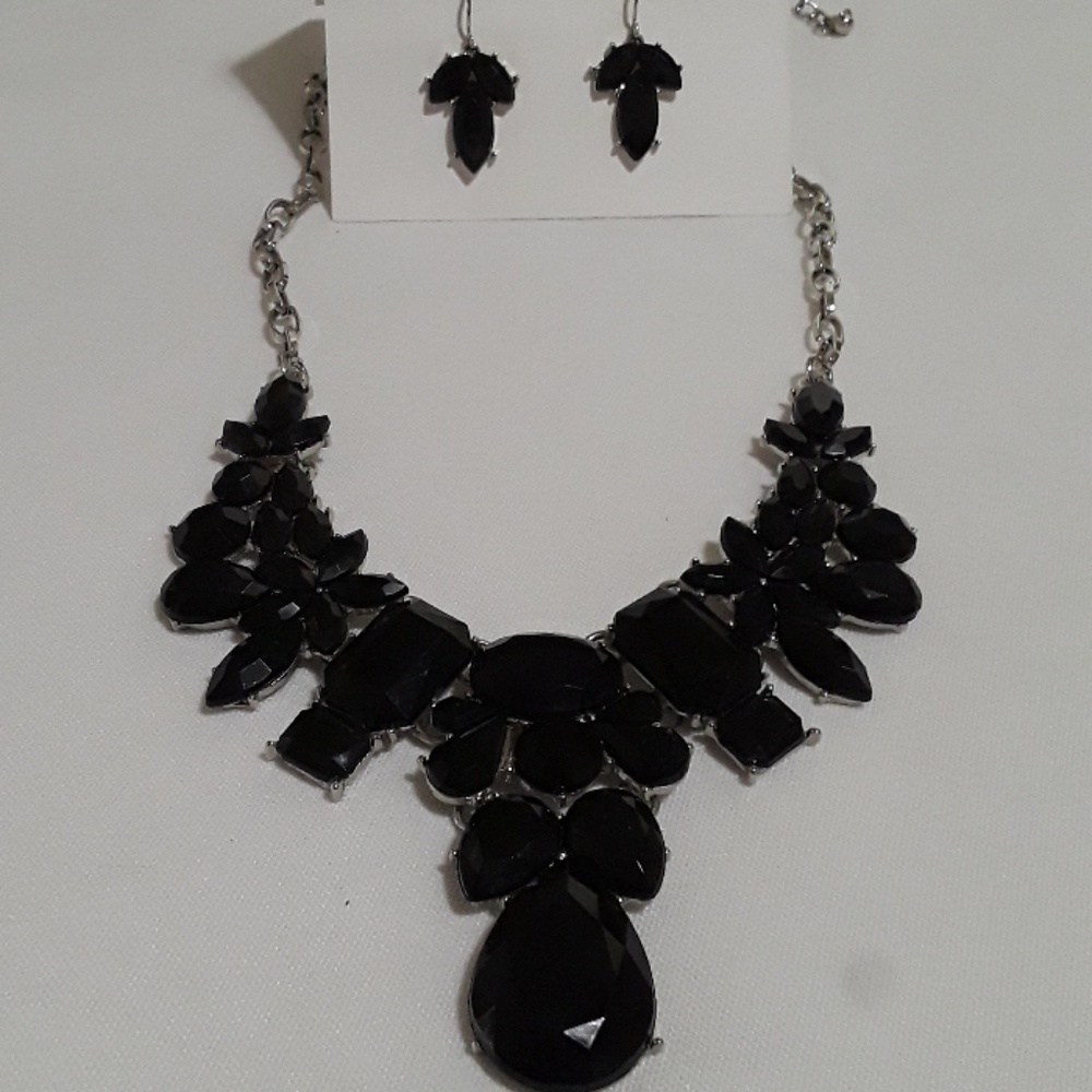 Statement Necklace black and silver with earrings